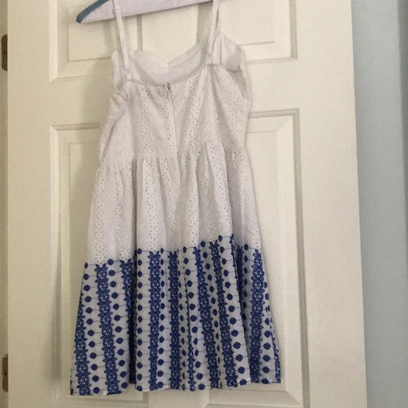 medium dress - Picture 2 of 3